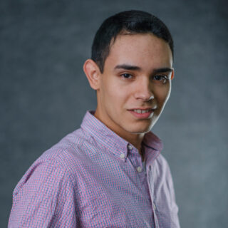 https://www.cerohuella.cl/wp-content/uploads/2024/12/vicente-320x320.jpg